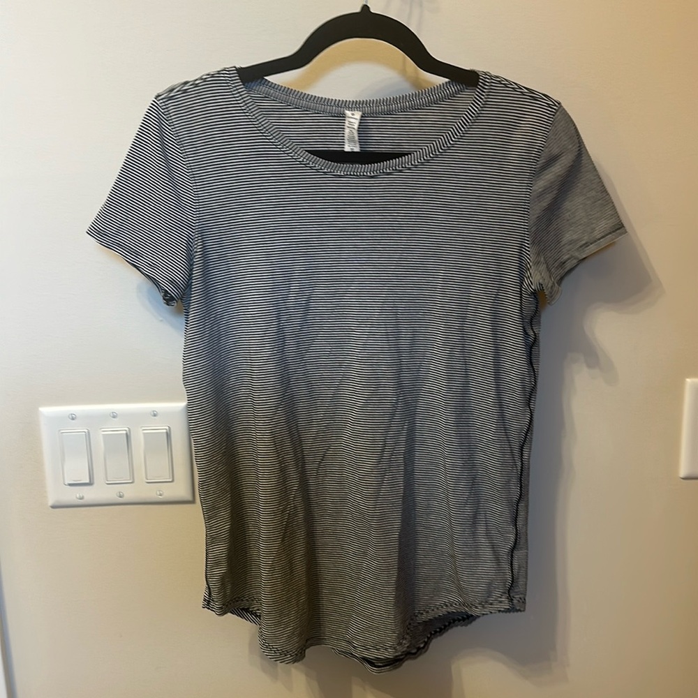 Lululemon tee